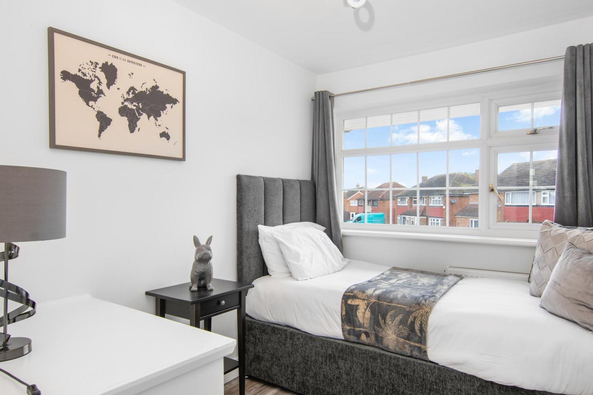 Onsitestays - Spacious 3 Bed House With Garden, Wifi & 4 Plus Parking Gravesend Luaran gambar