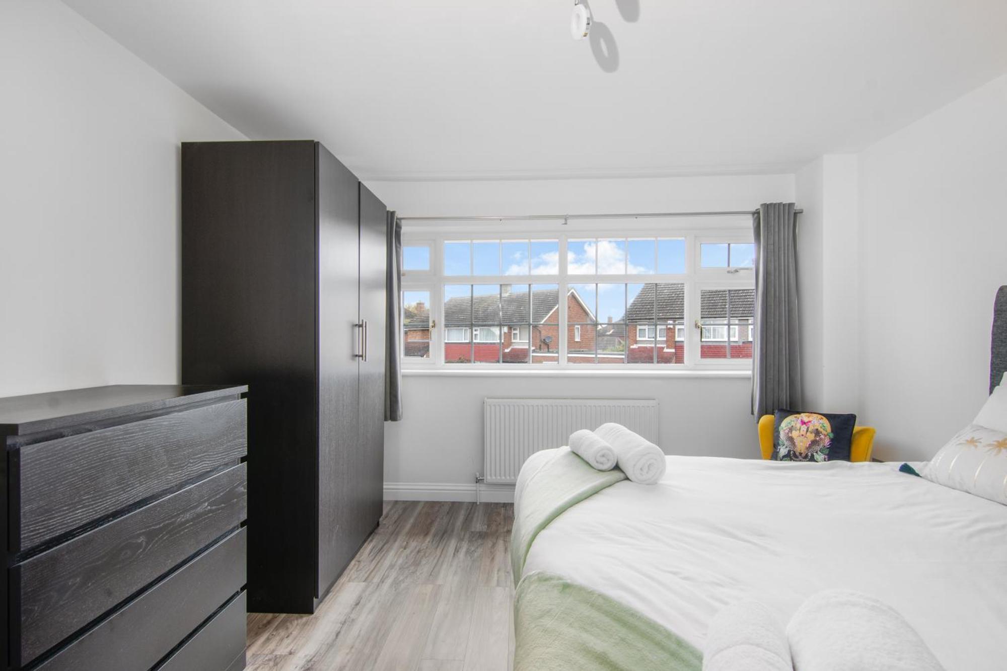 Onsitestays - Spacious 3 Bed House With Garden, Wifi & 4 Plus Parking Gravesend Luaran gambar