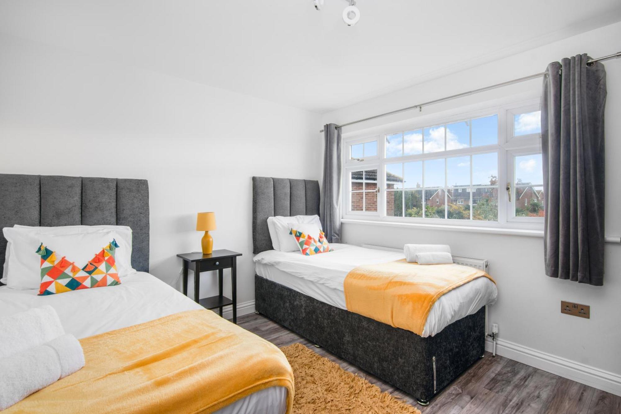 Onsitestays - Spacious 3 Bed House With Garden, Wifi & 4 Plus Parking Gravesend Luaran gambar