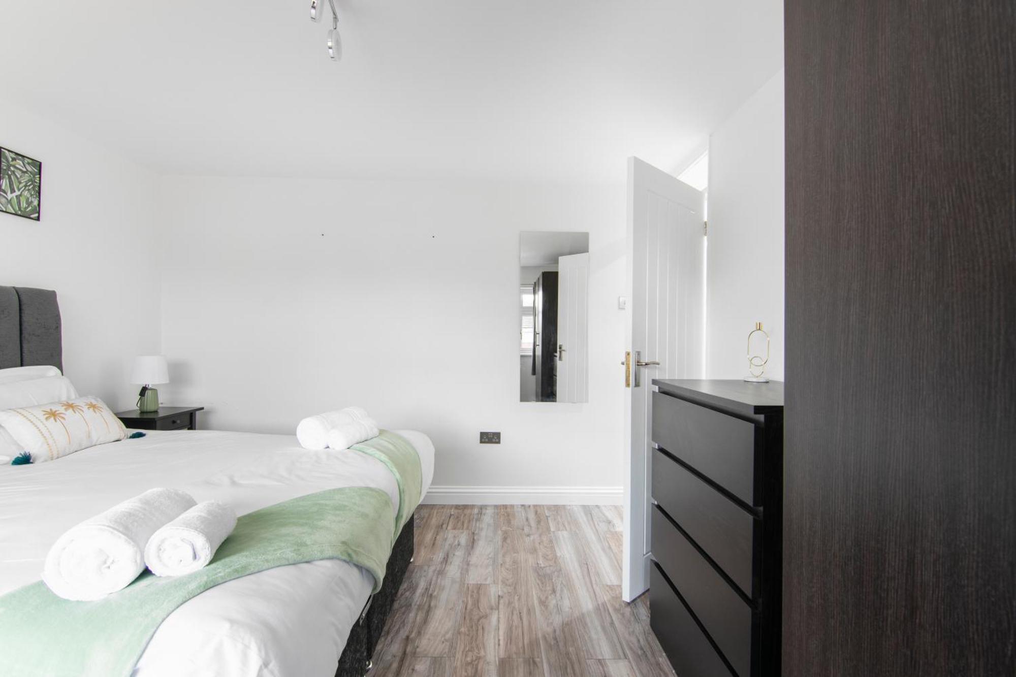 Onsitestays - Spacious 3 Bed House With Garden, Wifi & 4 Plus Parking Gravesend Luaran gambar